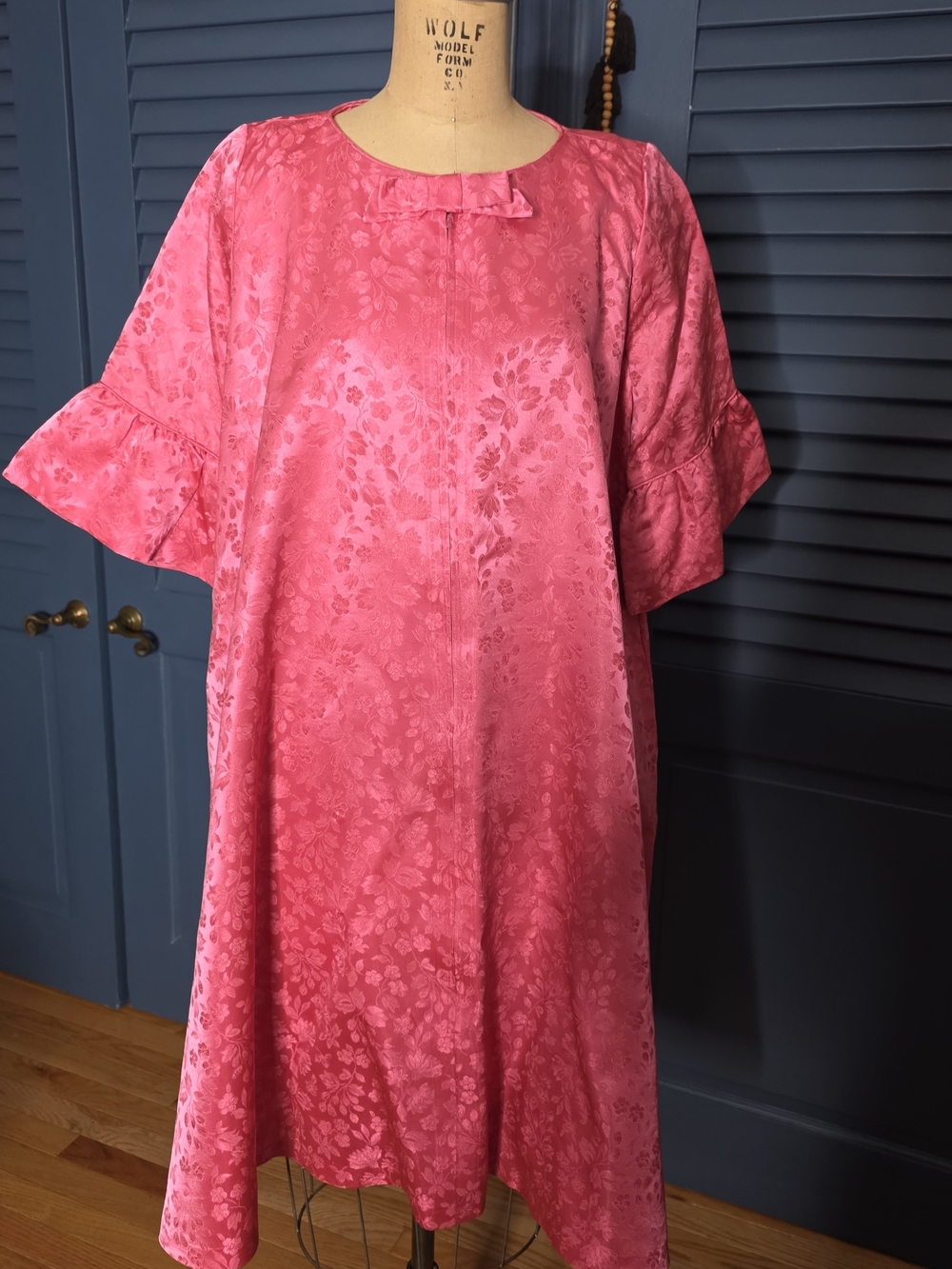 Vtg 80s Henson Kickernick Fuchsia Pink Satin Floral Jacquard Lounger Robe Dress